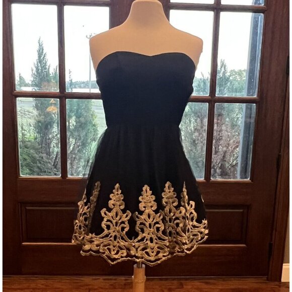 Xtaren Dresses & Skirts - Xtaren Dress Black Strapless Gold Metallic M Medium Short Mini Length Party